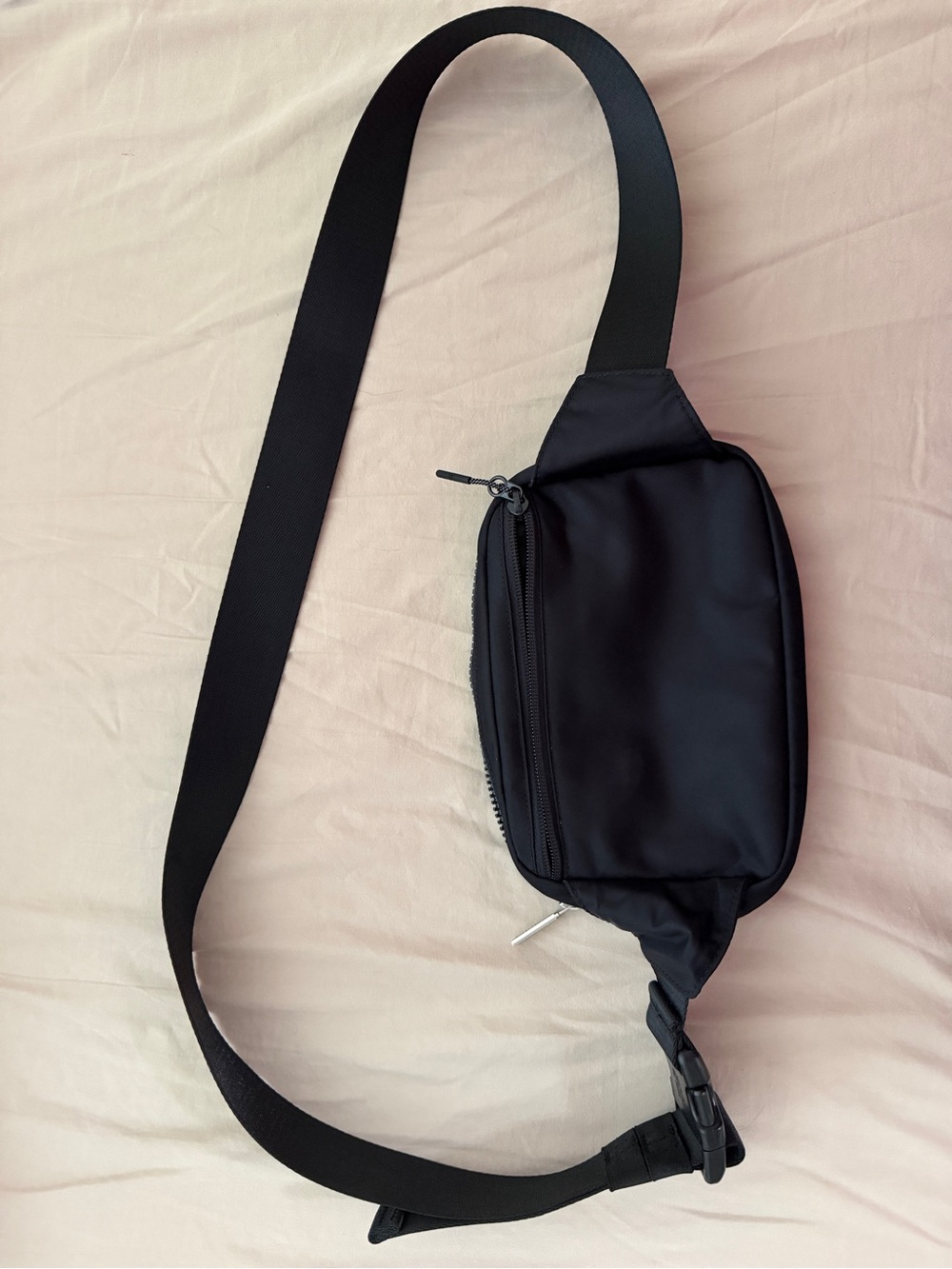 lululemon athletica Black Everywhere Belt Bag Large 2L - Crossbody - Picture 2 of 3